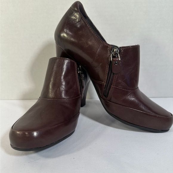 Clarks Artesian Vermont Terrace  Shootie W Sz 6m  Brown Leather Loafer Boot Shoe - Picture 3 of 10